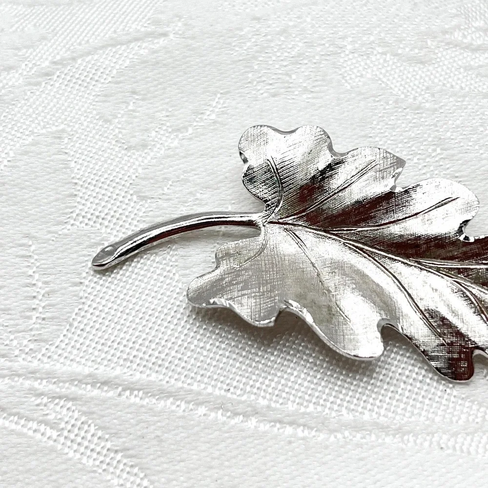 Vintage Retro MONET Silver Tone Leaf Brooch Pin